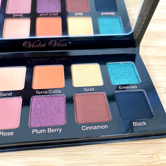 Violet Voss Essentials Palette - Picture 5 of 5
